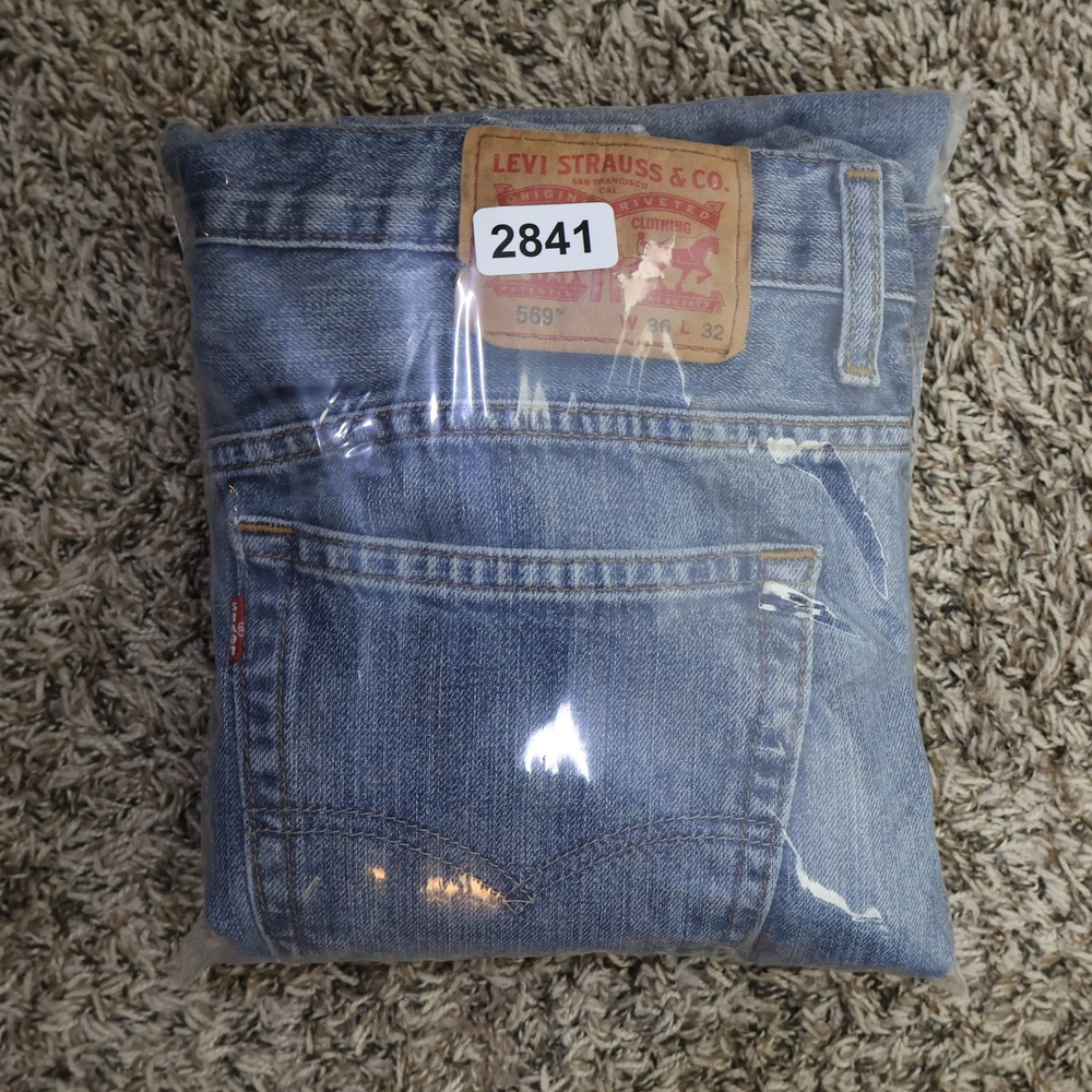 Levi's 569 Loose Straight Jeans 36x32 Baggy Y2K Mid Wash Blue Denim Whiskers - Picture 16 of 16
